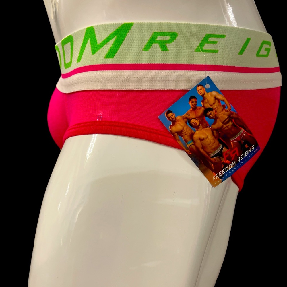 FR.  7.    Hot Pink Freedom Reigns Briefs.